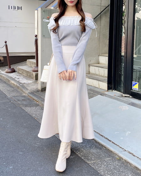 INGNI（イング） パールチェーンオフショルフリルニット ｸﾞﾚｰ/ｵﾌﾎﾜｲﾄ