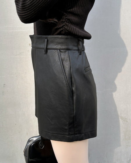 INGNI（イング） フェイクレザーショートパンツ／A ｸﾛ