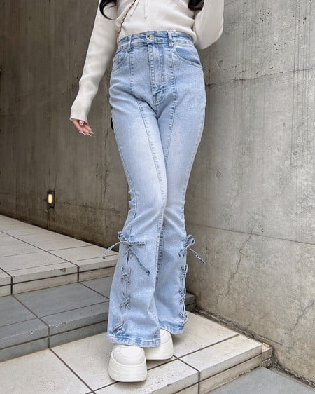 【1／28 2時までの限定価格】【S～Mサイズ】サイドレースアップ＆センターシームフレアデニムパンツ