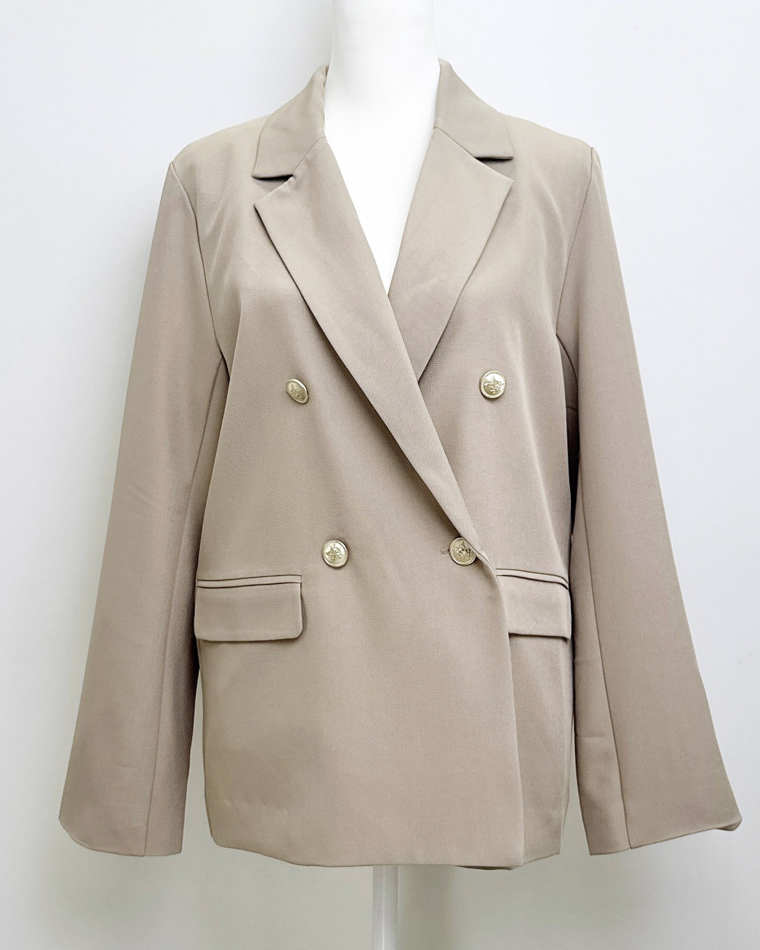 金ボタンテーラードジャケット