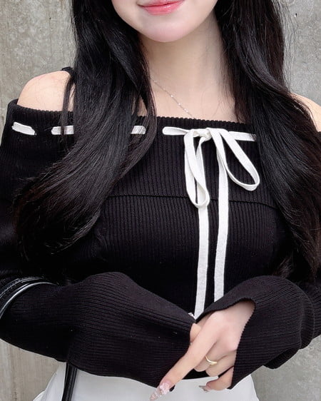 INGNI(イング) リボンオフショルフレアスリーブニット クロ/オフホワイト