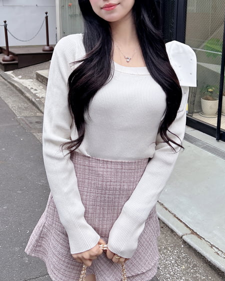 ワンショルビジュー付肩リボンニット