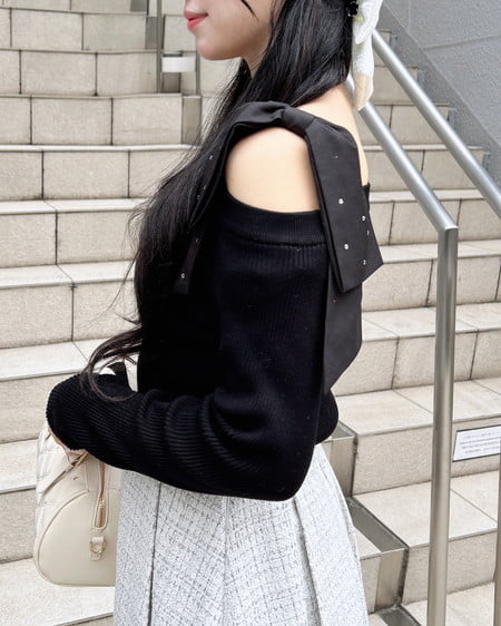 INGNI（イング） ワンショルビジュー付肩リボンニット ｸﾛ