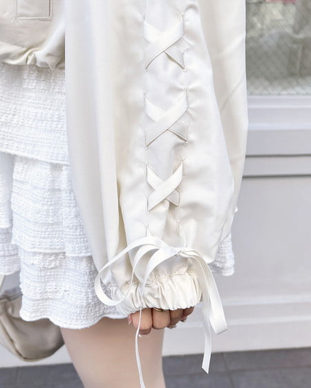 INGNI(イング) 袖レースアップクロップド丈マウンテンパーカー アイボリー