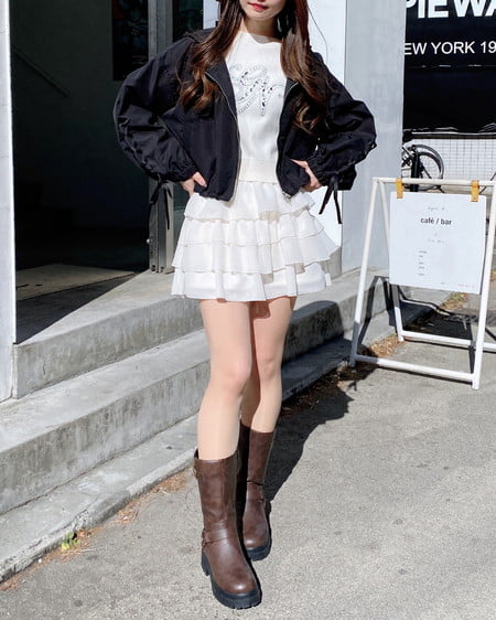 INGNI(イング) 袖レースアップクロップド丈マウンテンパーカー クロ