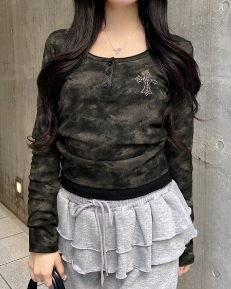 INGNI（イング） ムラ染めヘンリーネックレイヤード胸クロス装飾トップス ｸﾛ