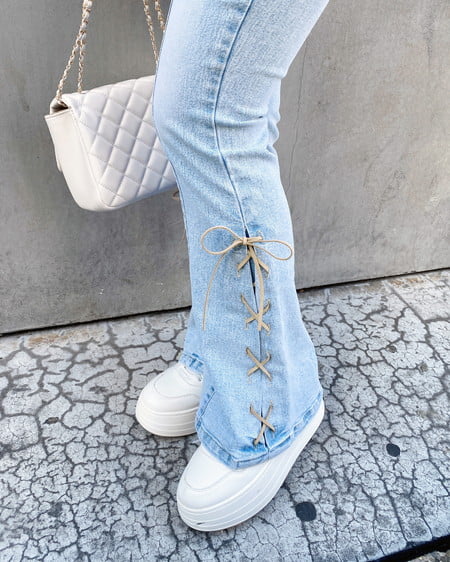 INGNI(イング) サイドレースアップ&センターシームフレアデニムパンツ デニム/ライトブルーA