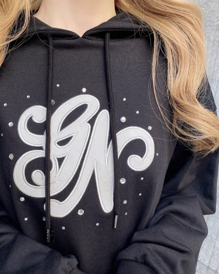 INGNI（イング） キルティングロゴスウェットパーカー ｸﾛ/ｵﾌﾎﾜｲﾄ