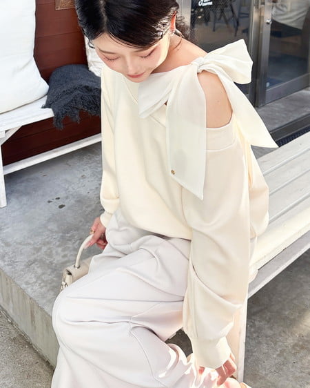 INGNI（イング） 肩リボンワンショルダンボールトップス ｱｲﾎﾞﾘｰ