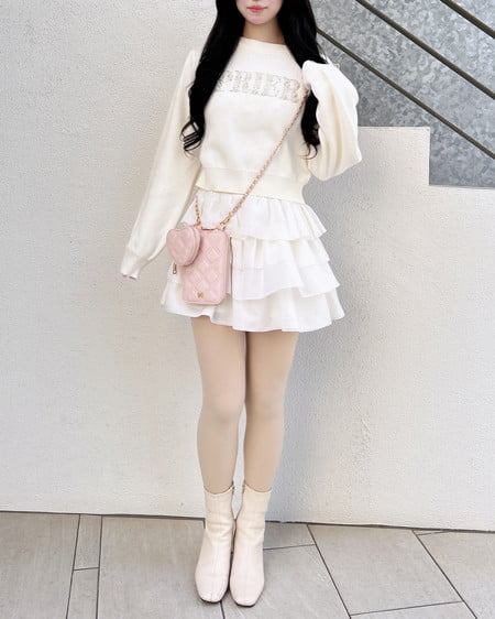 INGNI（イング） パールビジューロゴニット ｵﾌﾎﾜｲﾄ