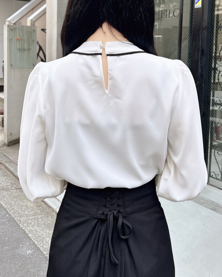 INGNI（イング） パールチェーン付トロミブラウス ｵﾌﾎﾜｲﾄ/ｸﾛ