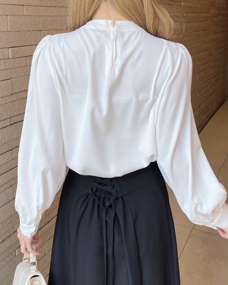 INGNI（イング） パールチェーン付トロミブラウス ｵﾌﾎﾜｲﾄ