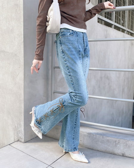 INGNI(イング) サイドレースアップ&センターシームフレアデニムパンツ デニム/ブルーA