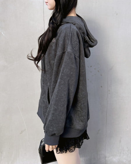 INGNI（イング） ムラ染めバックラインストーンクロスジップパーカー ﾁｬｺｰﾙｸﾞﾚｰ