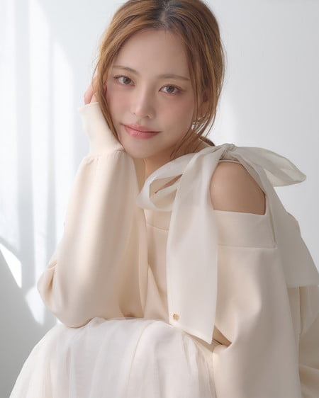 INGNI（イング） 肩リボンワンショルダンボールトップス ｱｲﾎﾞﾘｰ