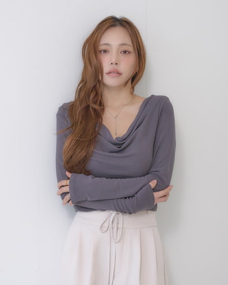 【INGNI SOELA】新作 ギャザードレープトップス