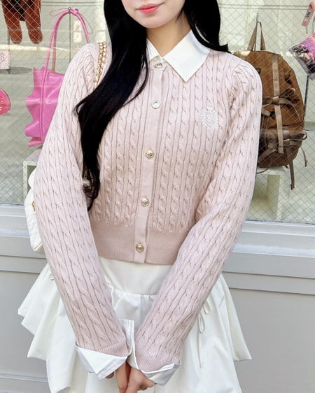 シャツレイヤード風ケーブルニット