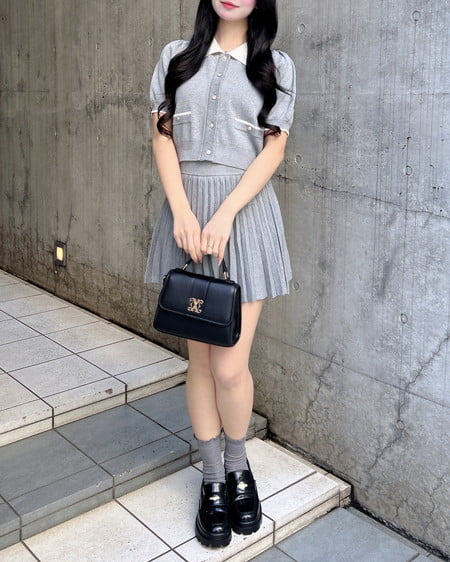 INGNI(イング) 配色胸刺繍襟付ニットカーディガン+ニットミニスカパン/セット グレー/オフホワイト