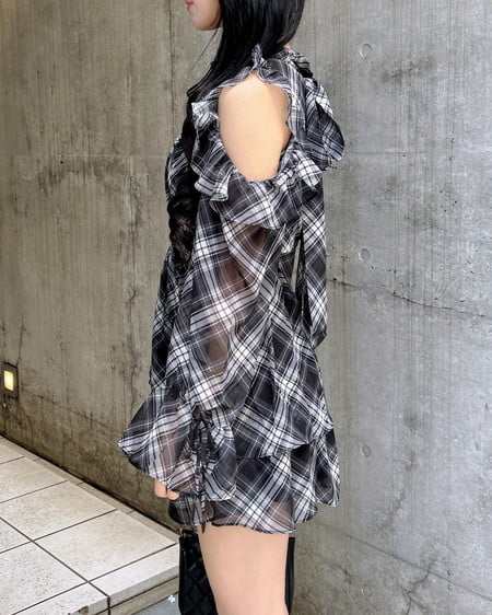 INGNI（イング） 2Wayリボン肩あきフリルミニワンピース ｸﾛ/ﾁｪｯｸ