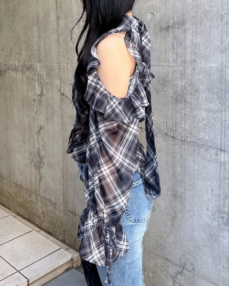 INGNI（イング） 2Wayリボンアソート柄肩あきフリルブラウス ｸﾛ/ﾁｪｯｸ