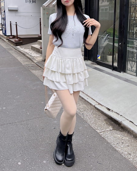 INGNI(イング) イニシャルビジューロゴ半袖リブニット サックス