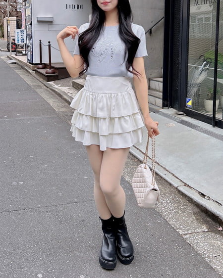 INGNI(イング) イニシャルビジューロゴ半袖リブニット サックス