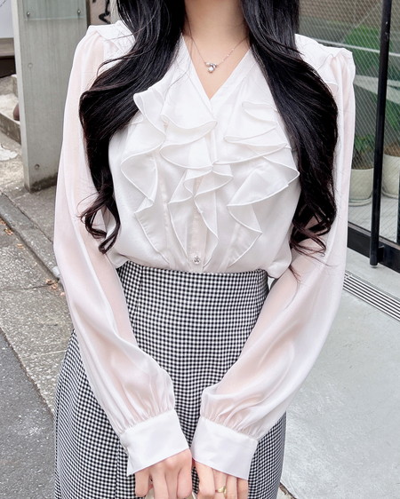 INGNI（イング） 装飾ボタンフリルシアーブラウス ｵﾌﾎﾜｲﾄ