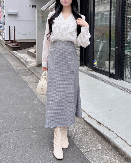 INGNI（イング） 装飾ボタンフリルシアーブラウス ｵﾌﾎﾜｲﾄ