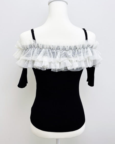 INGNI（イング） チュールオフショルダブルフリル半袖ニット ｸﾛ/ｱｲﾎﾞﾘｰ