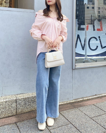 INGNI（イング） エンブレム付ショルダーバッグ ｵﾌﾎﾜｲﾄ