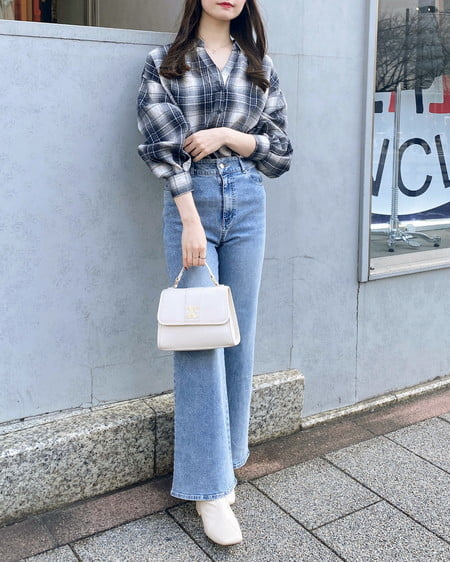 INGNI（イング） エンブレム付ショルダーバッグ ｵﾌﾎﾜｲﾄ