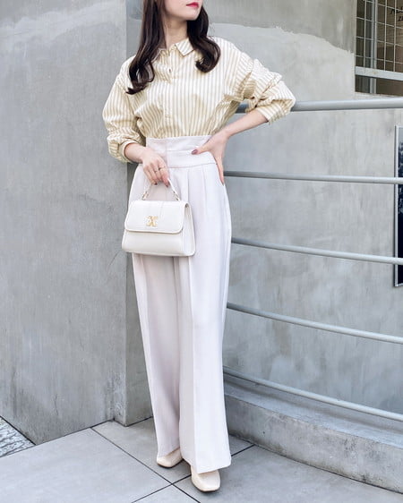 INGNI（イング） エンブレム付ショルダーバッグ ｵﾌﾎﾜｲﾄ