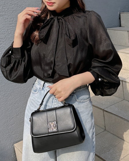 INGNI（イング） エンブレム付ショルダーバッグ ｸﾛ