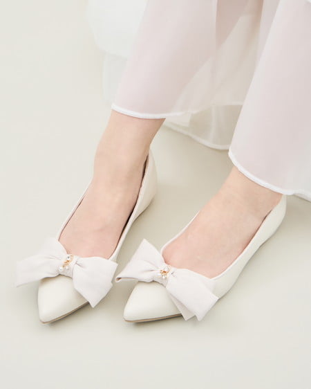 INGNI（イング） パールビジュー付きリボンパンプス ｱｲﾎﾞﾘｰ