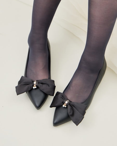 INGNI（イング） パールビジュー付きリボンパンプス ｸﾛ