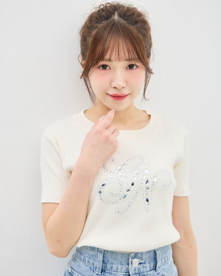 イニシャルビジューロゴ半袖リブニット