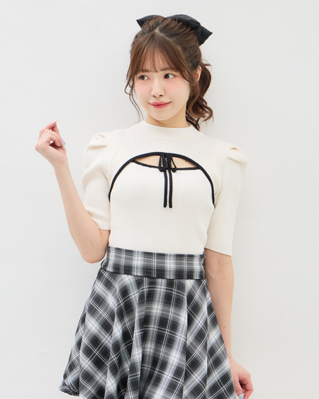 【2／25 2時までの限定価格】【WEB限定】デコルテオープン5分袖ニット