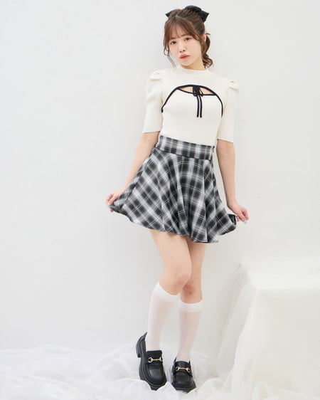 INGNI（イング） デコルテオープン5分袖ニット ｵﾌﾎﾜｲﾄ/ｸﾛ