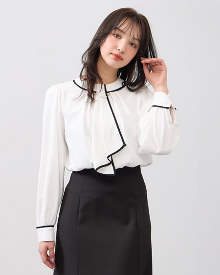 パールチェーン付トロミブラウス