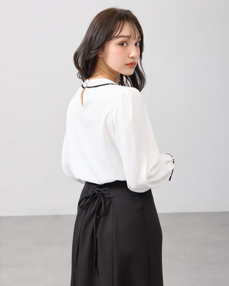 INGNI（イング） パールチェーン付トロミブラウス ｵﾌﾎﾜｲﾄ/ｸﾛ