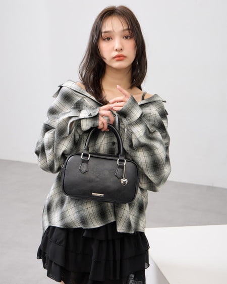 INGNI（イング） ハートチャーム付ボストンバッグ ｸﾛ