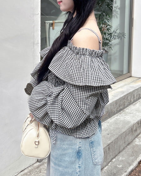 INGNI(イング) クロスフリルオフショルブラウス クロ/ギンガム