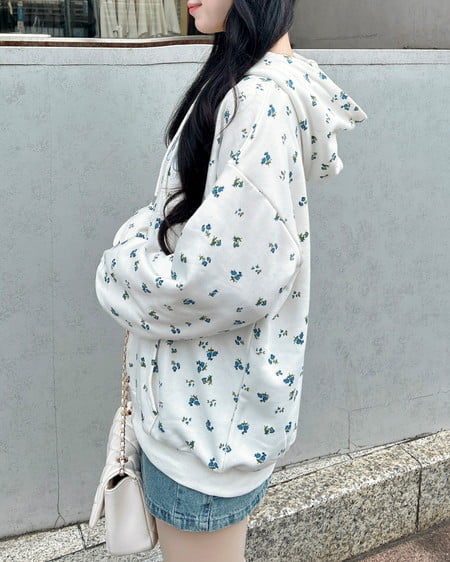 INGNI(イング) 花柄胸ロゴスウェットジップパーカー オフホワイト/ブルー