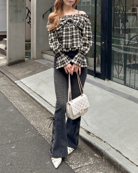 INGNI(イング) エンブレム付キルティングショルダーバッグ オフホワイト