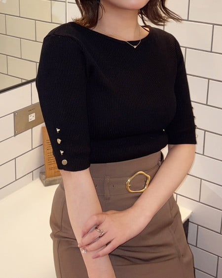 【INGNI SOELA】新作 袖金ボタンボートネック半袖ニット