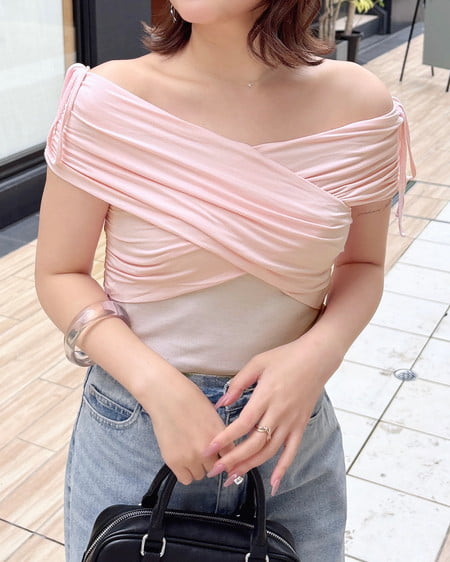 【INGNI SOELA】新作 ギャザークロスオフショルトップス