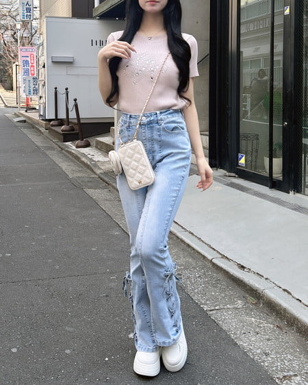 INGNI(イング) サイドレースアップ&センターシームフレアデニムパンツ デニム/ライトブルーA