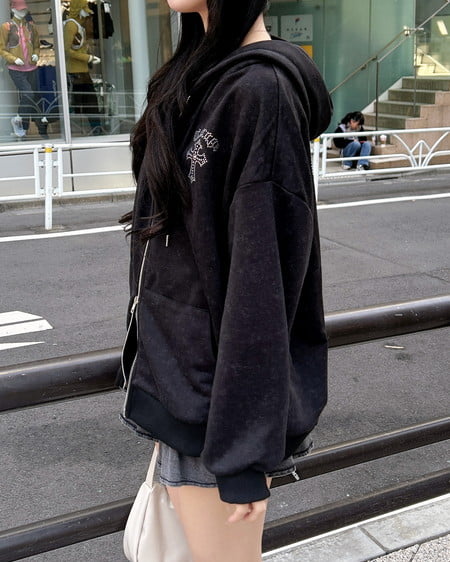 INGNI（イング） ムラ染めバックラインストーンクロスジップパーカー ｸﾛ