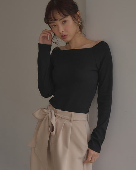 INGNI（イング） カップ付オフショルトップス ｸﾛ