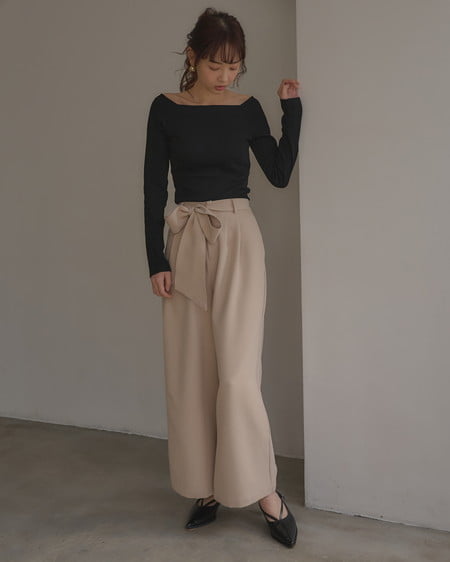 INGNI（イング） カップ付オフショルトップス ｸﾛ